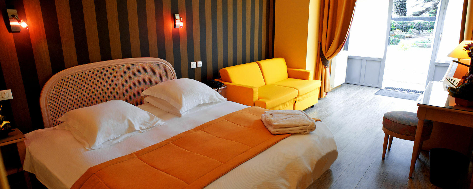 Grand Hotel De Courtoisville - Piscine & Spa, The Originals Relais Saint-Malo Kültér fotó